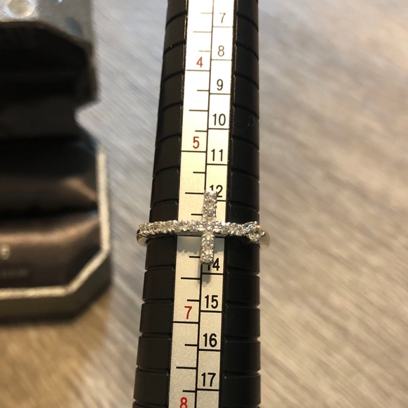 NWT Silver Cubic Zirconia Cross Ring - Picture 4 of 7